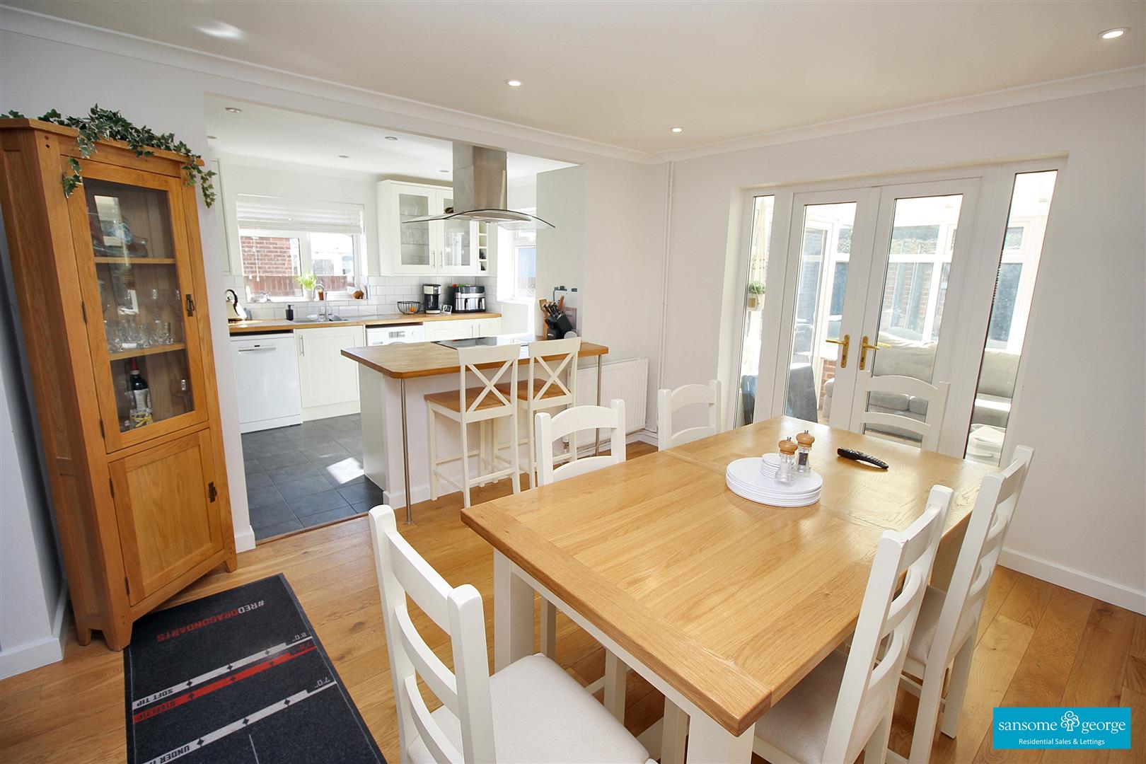 4 bed property in Apple Close, Reading